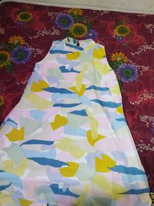 Sleevless Gegorate Umbrella Top