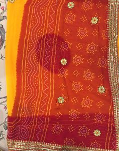 Georgette Bandhani Saree With Golden Lace Blouse