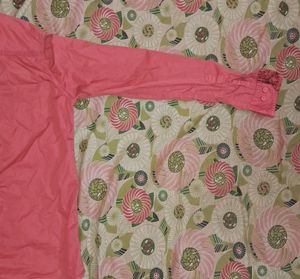 Men&#39;s shirt.