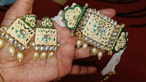 Guluband With White Moti