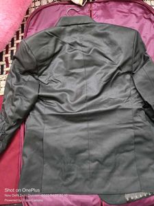 It&#39;s a pair of new green pant and coat.