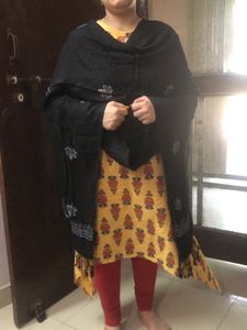 Combo Of Black And White Stoles
