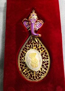 Ganesha Showpiece With Victoria Silver Coin