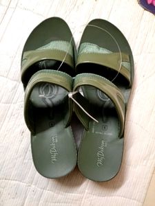 UNUSED NEW VKC SLIPPERS