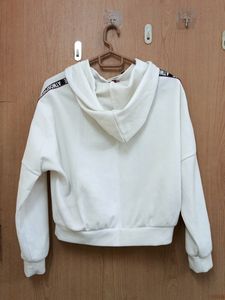WHITE SWEATSHIRT/ HOODIE