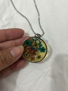 Floral Pendant Necklace