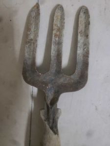 Spade Trishul Shaped 🔱