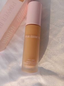 Kylie Cosmetics Power Plush Long wear Foundation