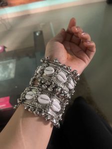 Seashell Statement Bracelet