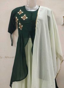 Elegant Green &amp; White Kurta Set