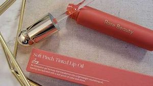 Rare Beauty Lip oil