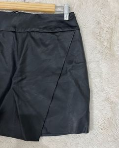 🖤 Bold, sleek &amp; effortlessly chic.Black faux leat