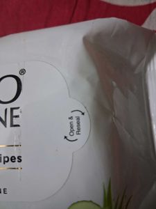 Lacto Calamine Cleansing Wipes