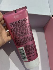 Pond&#39;s Bright Beauty Facewash 200g