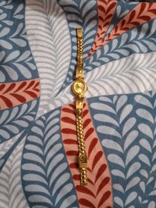 Elegant Gold Women&#39;s Watch