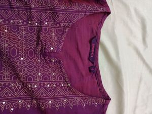 Ethnic wear top with oxidised earring