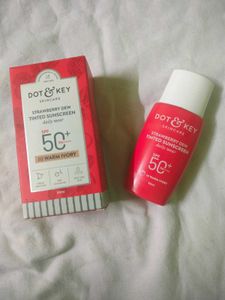 Dot & Key Sunscreen SPF 50 ( Warm Ivory Shade)