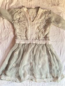 Chikankari Grey Short Kurti🍓