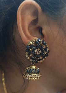 Elegant Black &amp; Gold Jhumka Earrings