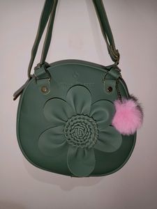 New trendy rounded sling bag for girls and womens