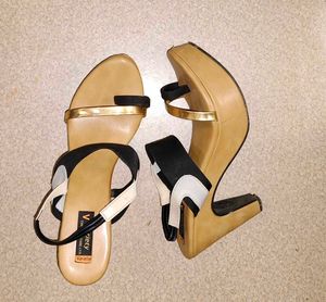 Women Stylish Heels 👠(offer Price)