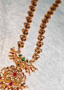Elegant Gold Necklace