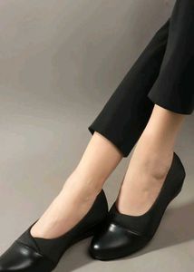 Chic Black Heels with toe comforter