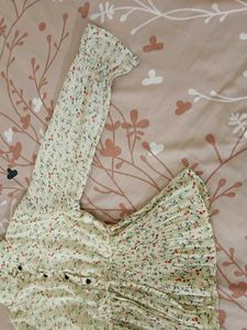 Vintage-Inspired Floral Full-Sleeve Pleated Top