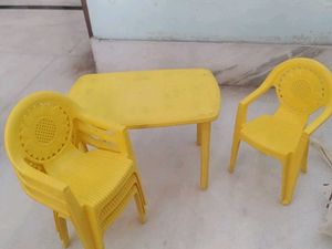 Nilkamal - Kids Dining Table Set