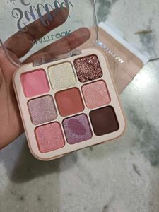 MattLook Sultry Holiday Vine Eyeshadow palette