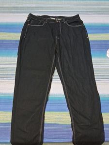 A Black Skinny Jeans