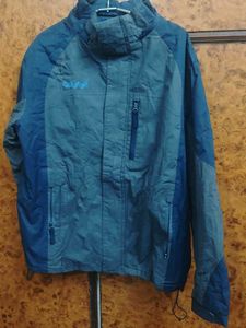 Stylish Two-Tone Outdoor Jacket