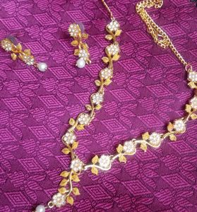 ATTRACTIVE JEWELLERY SET FOR WOMAN AND GIRLS,IT HA