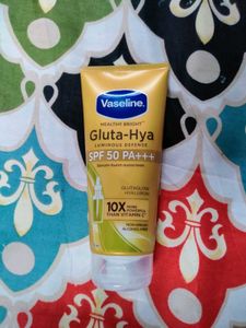 Vaseline Gluta Hya Sunscreen 🧴