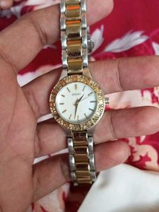 Dkny Orignal Women&#39;s Mother Pearl Dial Watch