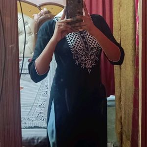 Elegant Black Embroidered Kurta
