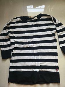 Levi&#39;s Striped Long Sleeve Top