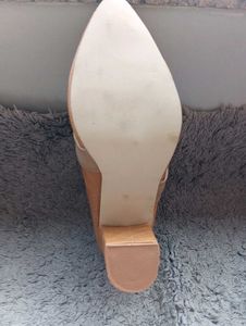 Stylish Tan Mules with Bow Detail