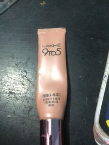 Lakme 9to5 Primer + Matte Foundation