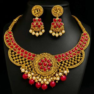 Stunning Gold Plated Necklace & Earring Set