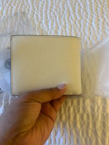 ☘️☘️sale☘️☘️Authentic MK WHITE WALLET MAN