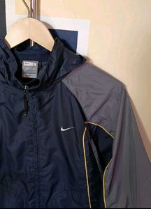 Nike Windbreaker Jacket - Stylish &amp; Light