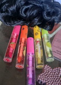 Set Of 5 Lipgloss And Hair Clip
