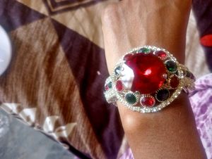 Gorgeous Stone Bracelet Watch For Women