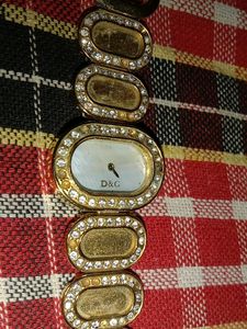 Hand Showpiece Watch...Looks Pretty But does not work