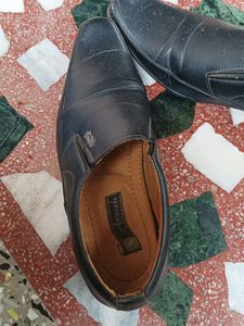 Like new shoe Size showing 7 but 8