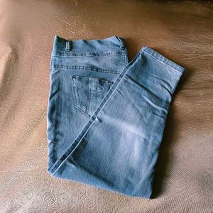 🛍️ Grey Denim Cepri Jeans⭐⭐⭐⭐⭐