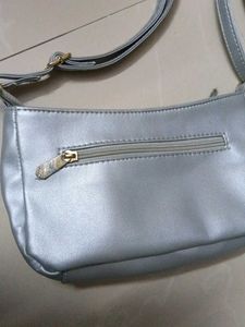 Caprese sling Bag