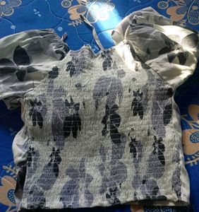 COMBO OF TRENDY TOPS WITH JEANS