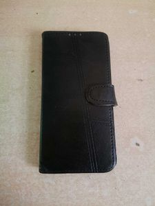 Vivo V5. (with original charger, cover and box)